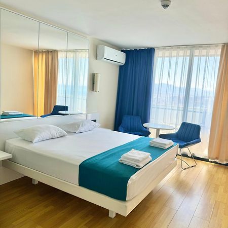 Lux Apartaments Batumi Bagian luar foto