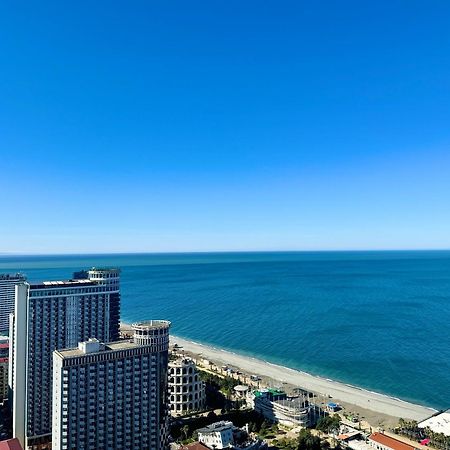 Lux Apartaments Batumi Bagian luar foto