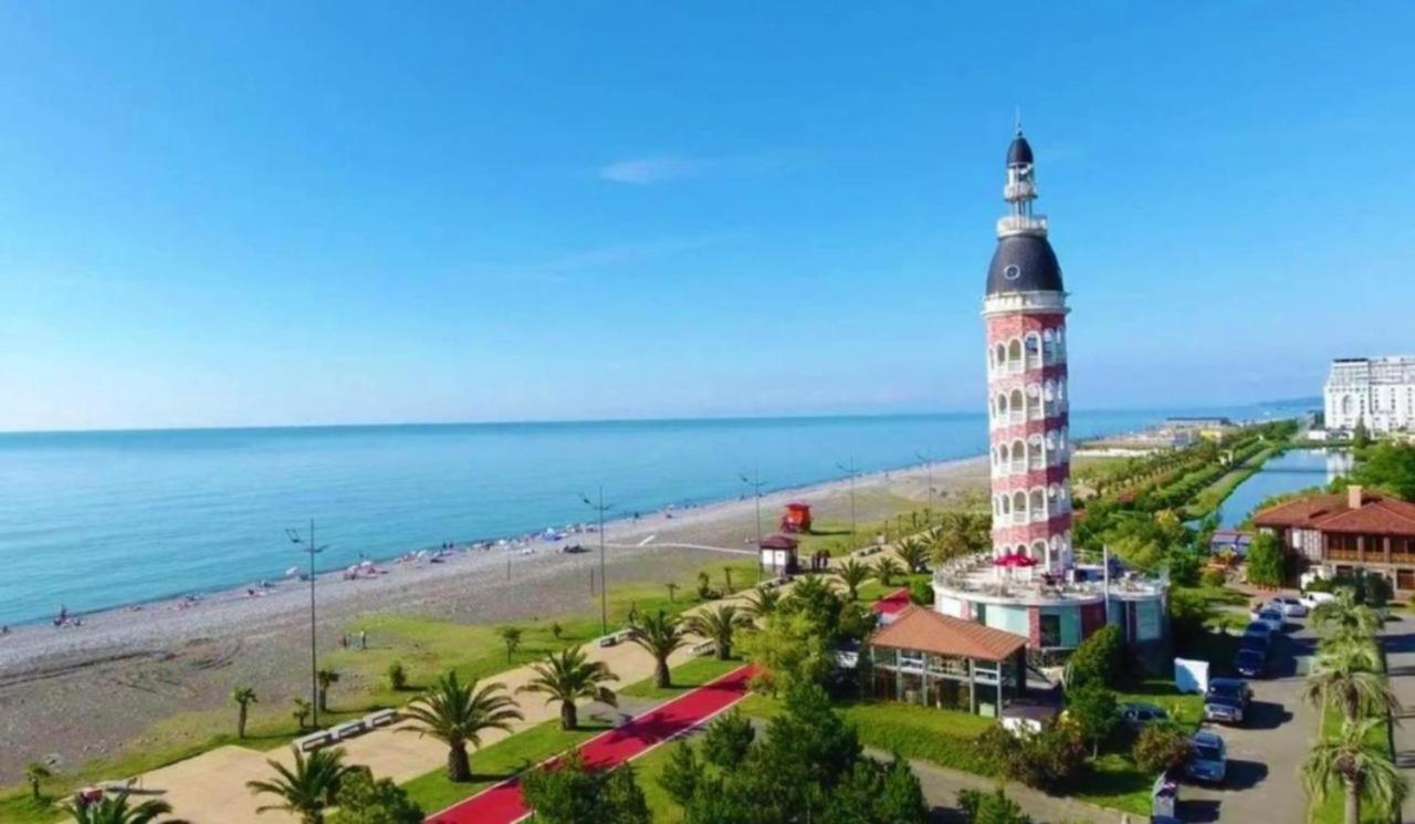 Lux Apartaments Batumi Bagian luar foto