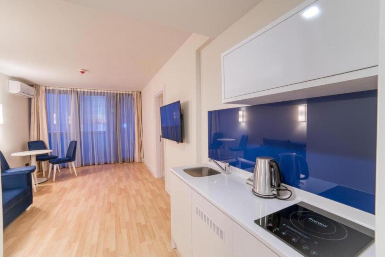 Lux Apartaments Batumi Bagian luar foto