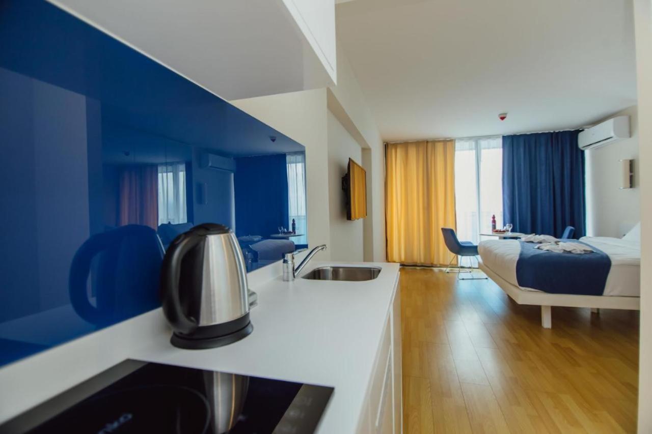 Lux Apartaments Batumi Bagian luar foto