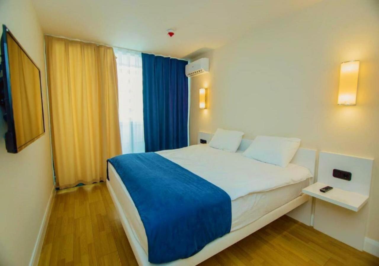Lux Apartaments Batumi Bagian luar foto