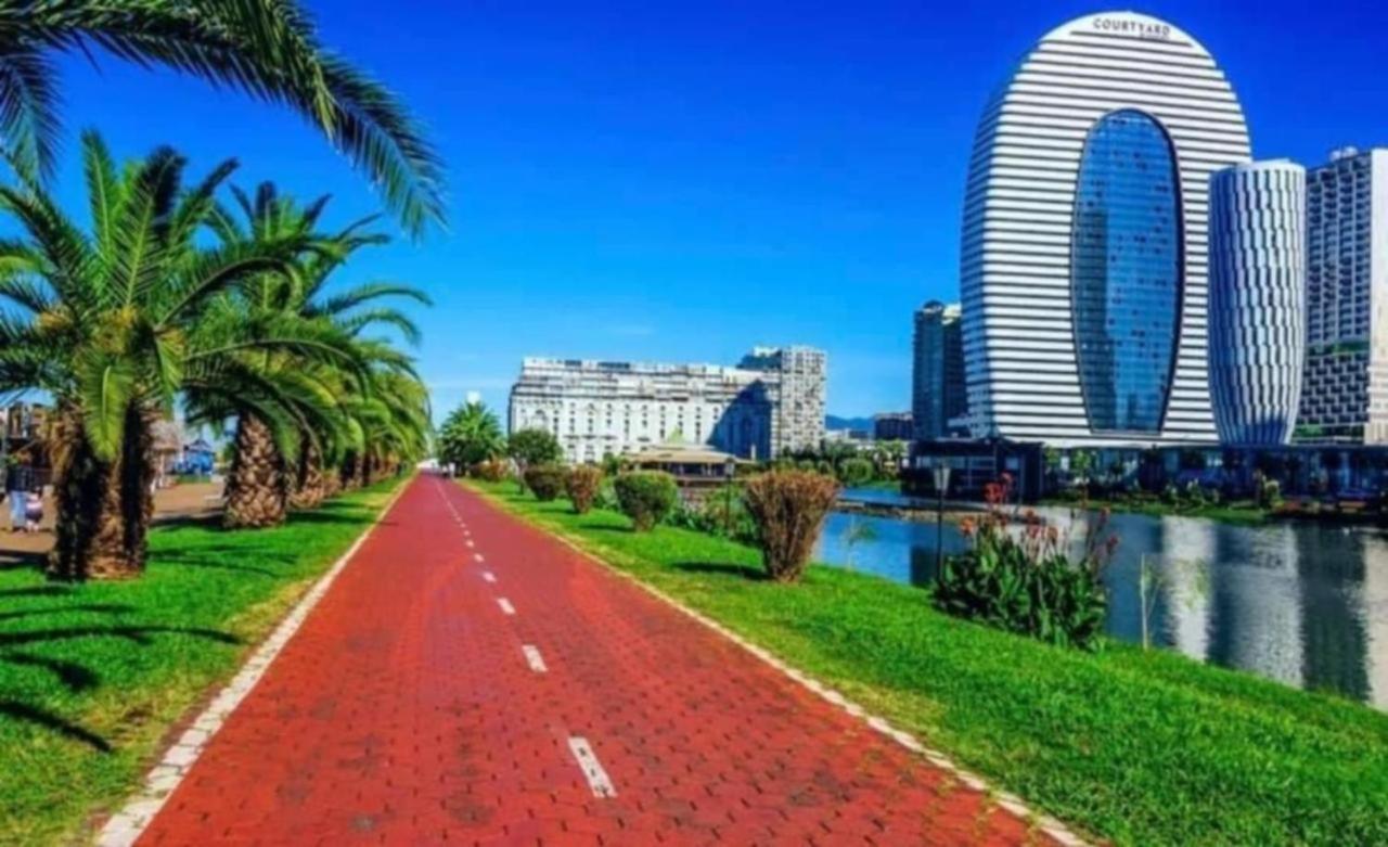 Lux Apartaments Batumi Bagian luar foto