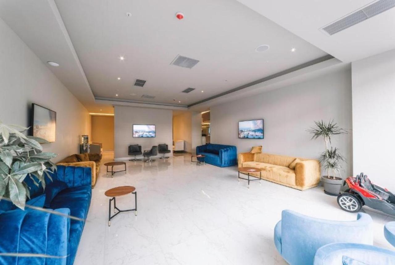 Lux Apartaments Batumi Bagian luar foto