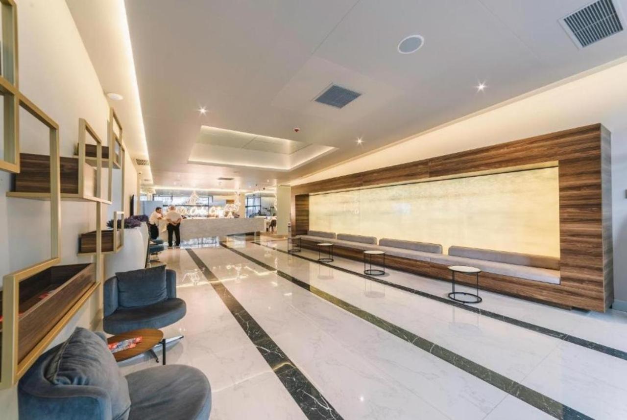 Lux Apartaments Batumi Bagian luar foto