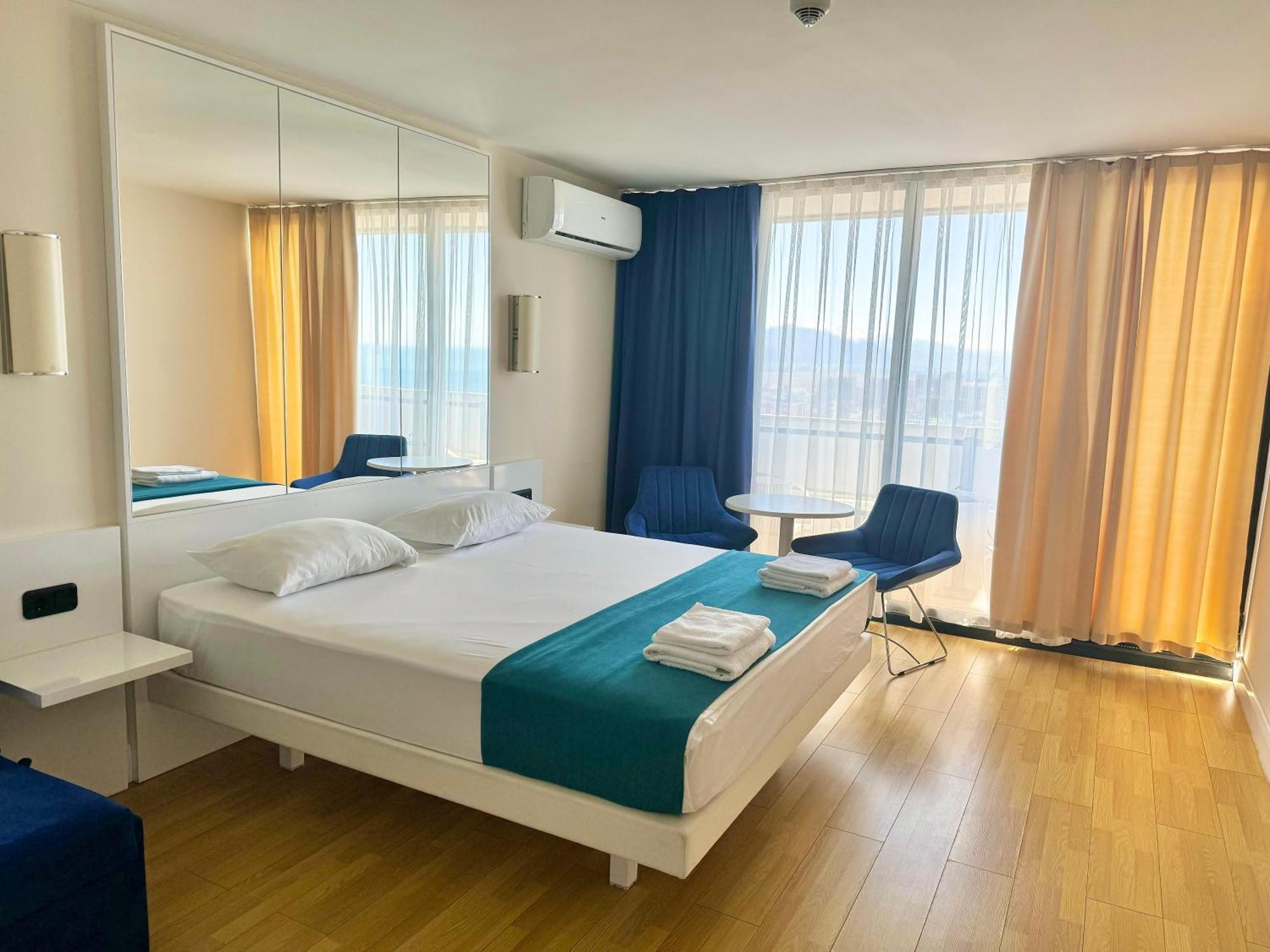 Lux Apartaments Batumi Bagian luar foto