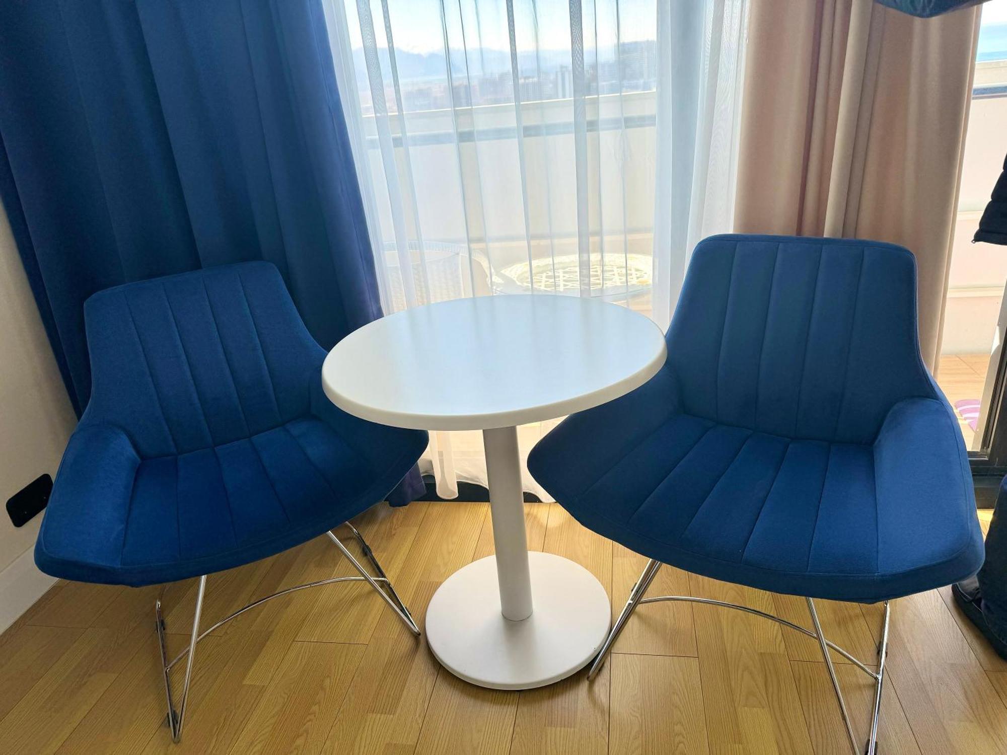 Lux Apartaments Batumi Bagian luar foto