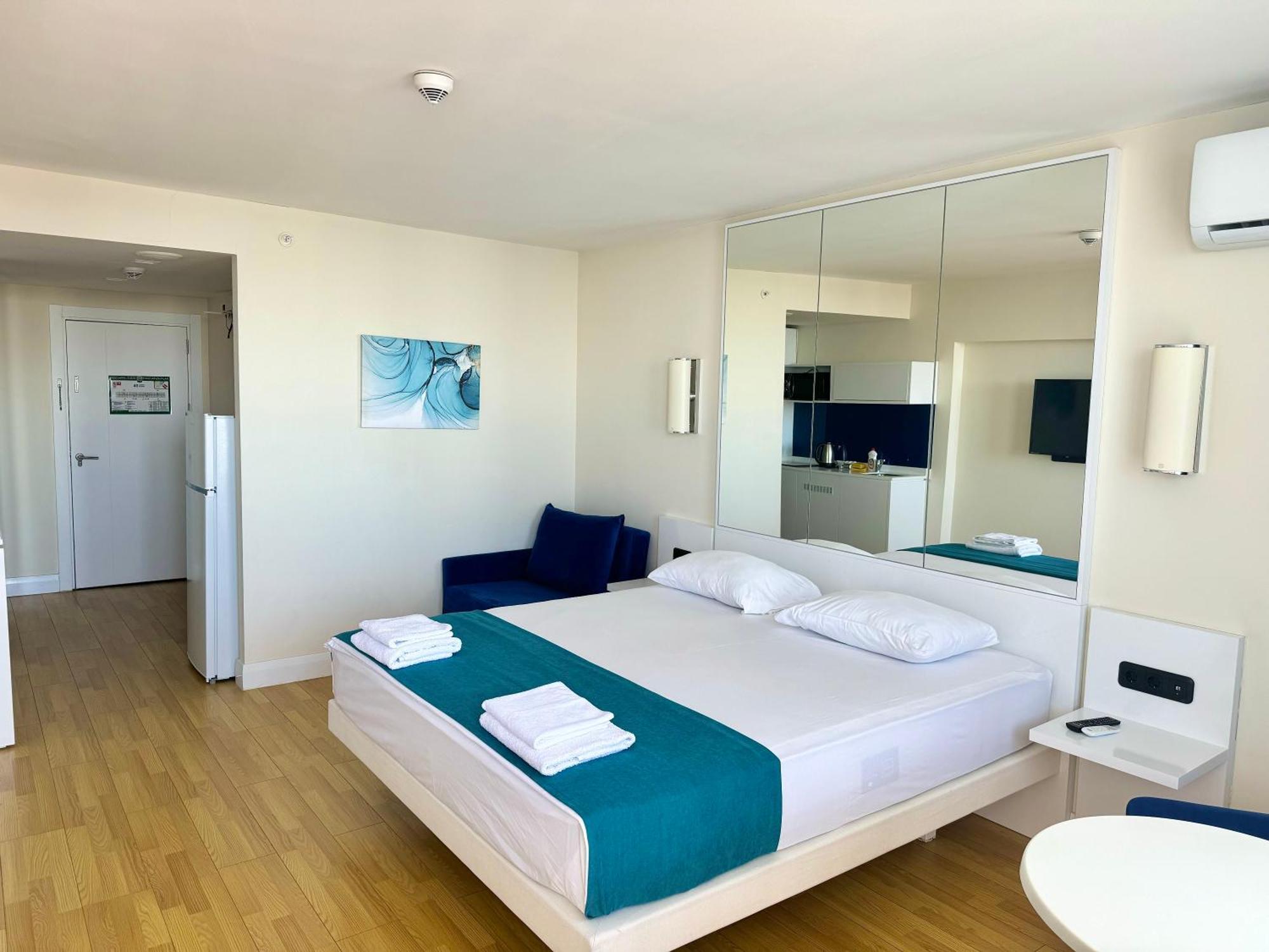Lux Apartaments Batumi Bagian luar foto