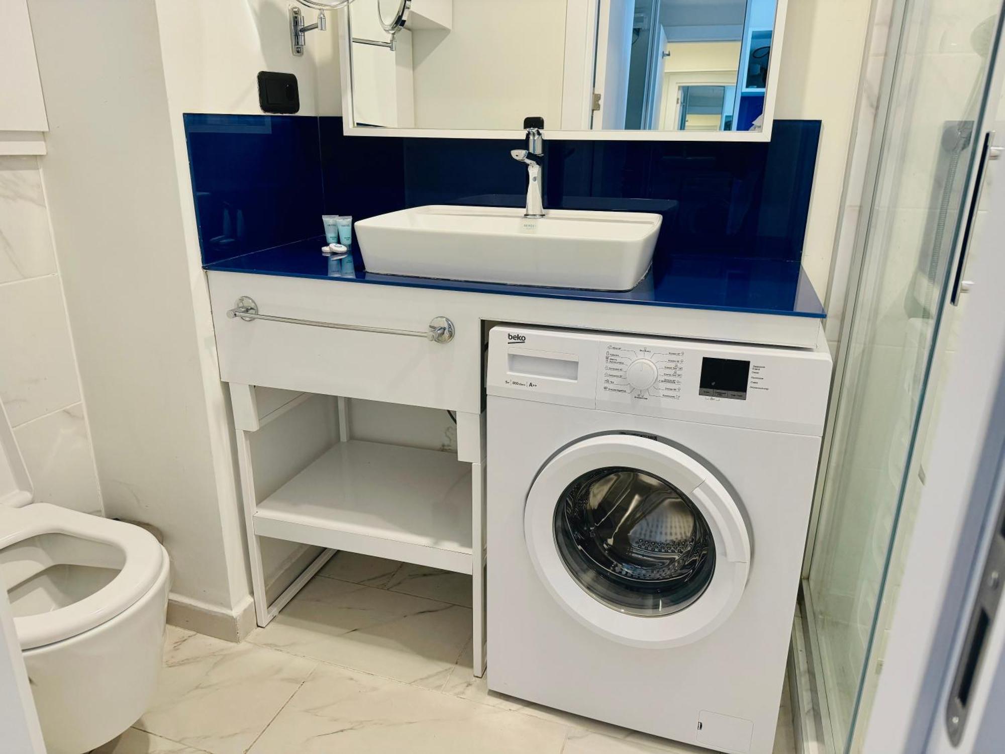 Lux Apartaments Batumi Bagian luar foto